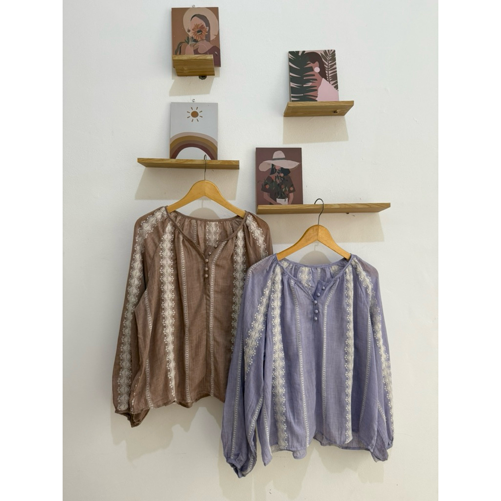 คอตุน SL415 | BLOUSE โดย RED APPLE BKK | เสื้อ BKK | แอปเปิ้ลแดง BKK | เสื้อปัก | เสื้อคอตตอนแบบเจาะ