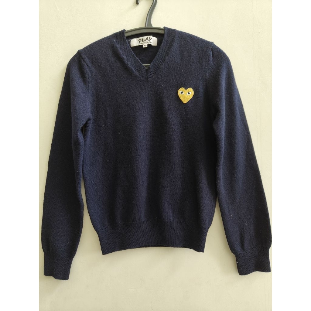 PLAY Come des Garcons เสื้อสเวตเตอร์คอวีหัวใจสีทอง / เสื้อสเวตเตอร์ถัก NAVY / เสื้อสเวตเตอร์แขนยาวสี