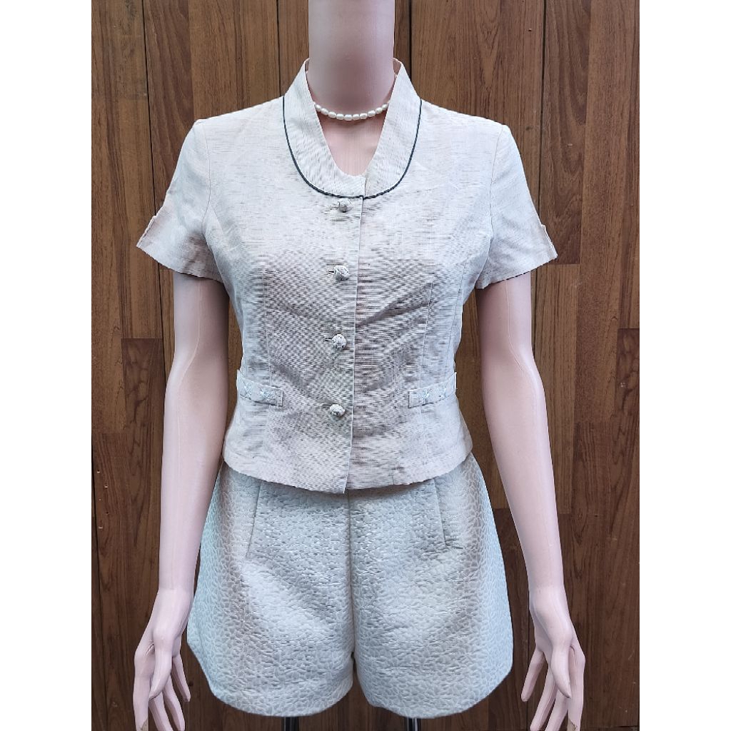 เสื้อครีม PRel0v. รหัส: PL 601