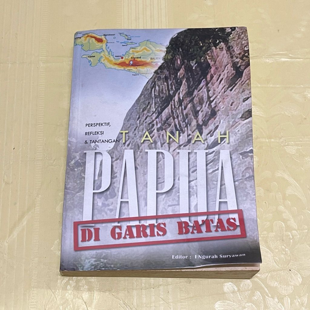หนังสือ PAPUA LAND IN BATAK LINES โดย I NGURAH SURYAWAN