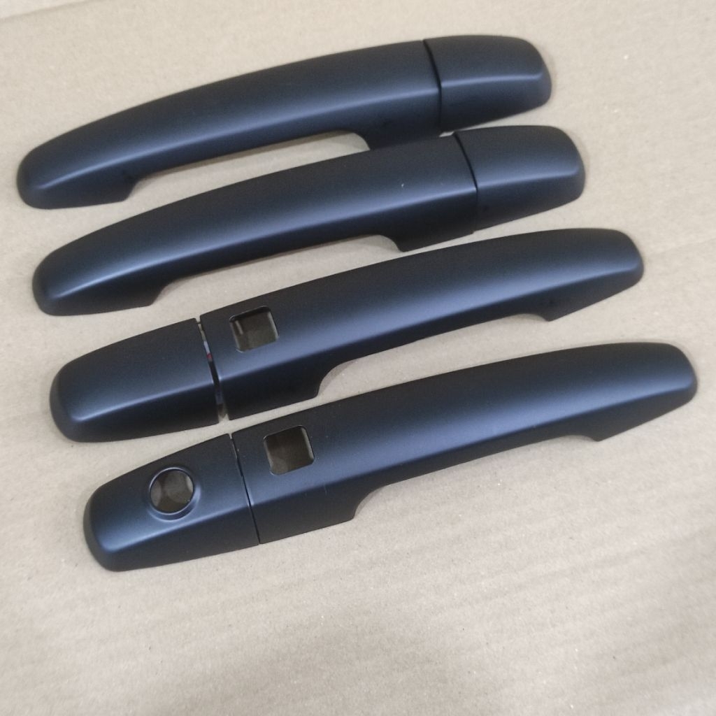 ครอบมือจับประตูสีดําสําหรับรถ SUZUKI FRONX