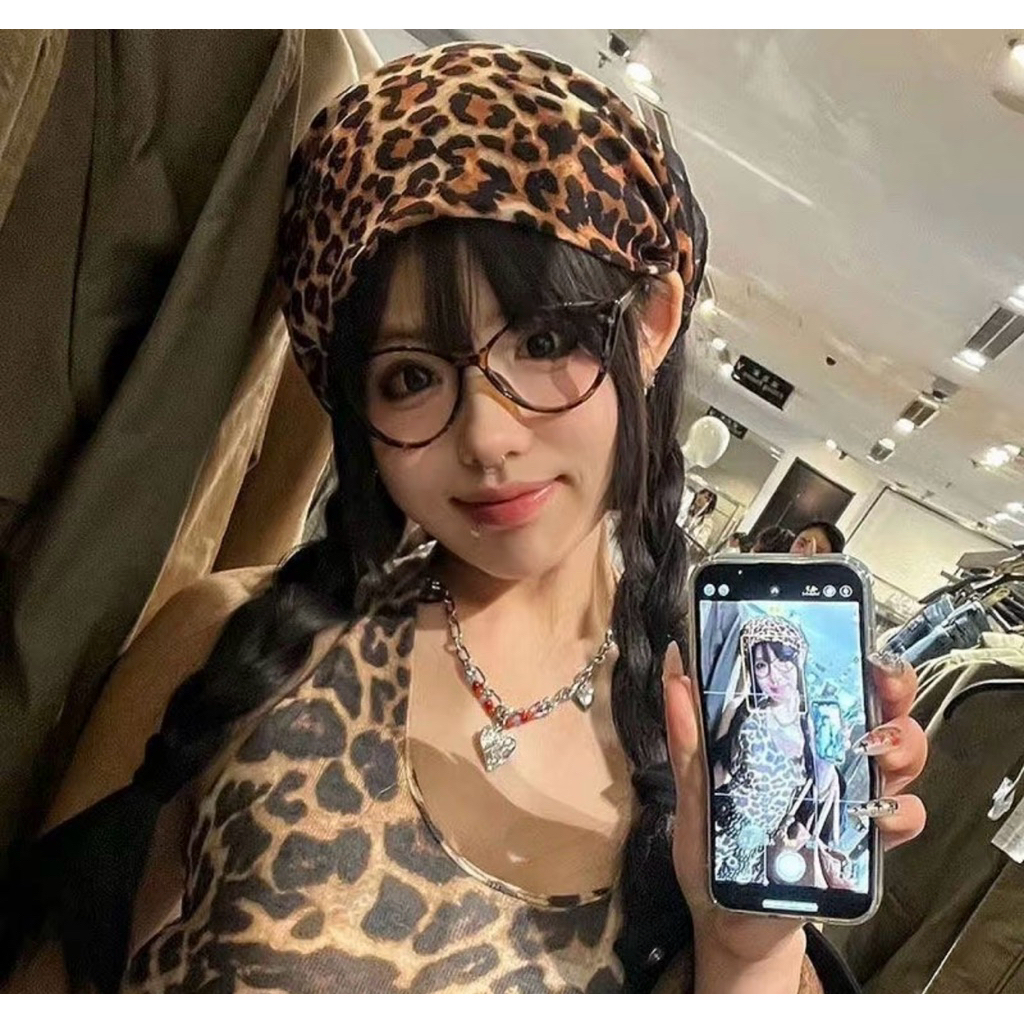 KATUN Leopard Bandana / ผ้าพันคอเสือดาวทําจากผ้าฝ้ายเรยอนเนื้อนุ่มและเรียบเนียน