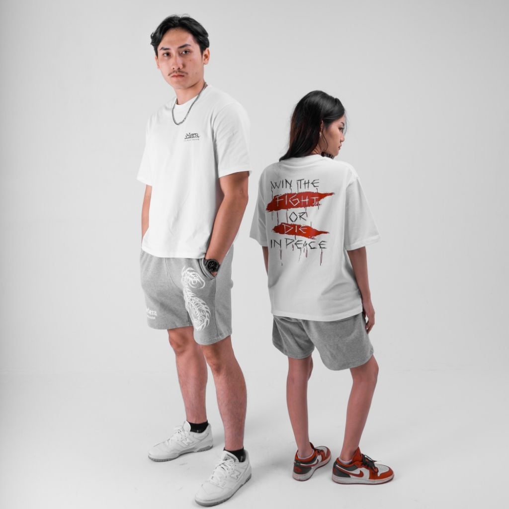 Sclera: เสื้อยืด Boxy "Fight or Die"