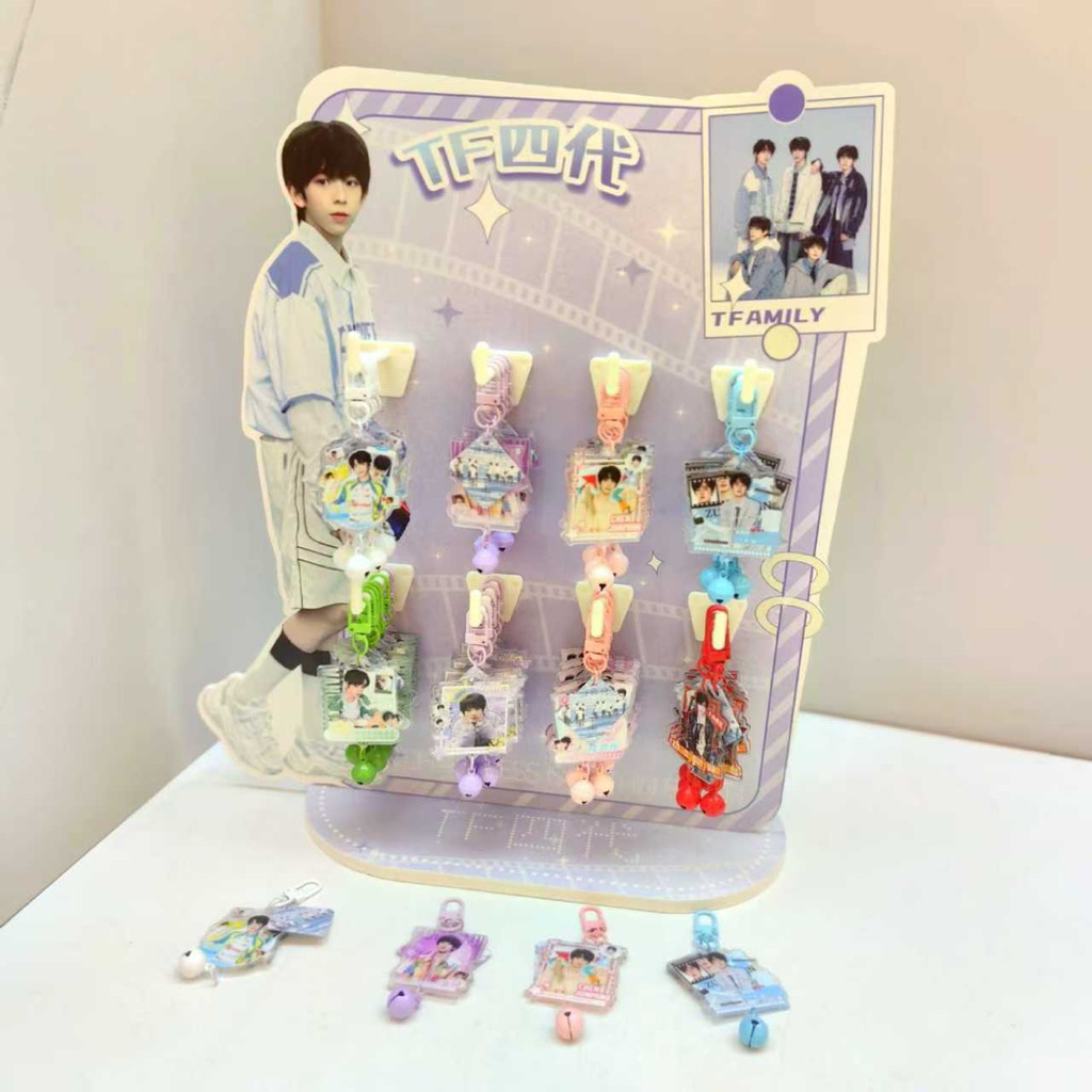 GANTUNGAN (1 ชิ้นไม้แขวนเสื้อ) TF family พวงกุญแจกระดิ่งอะคริลิค TF family รุ่นที่ 4