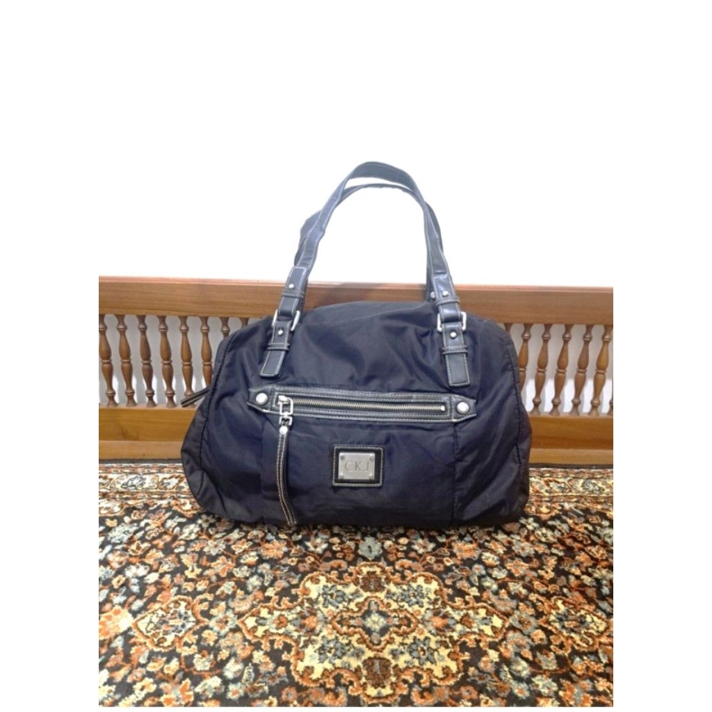 กระเป๋าโท้ตยีนส์สีดํา Calvin klein