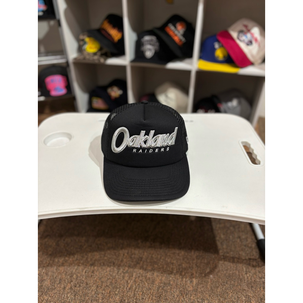 หมวก New Era Trucker Oakland Raiders