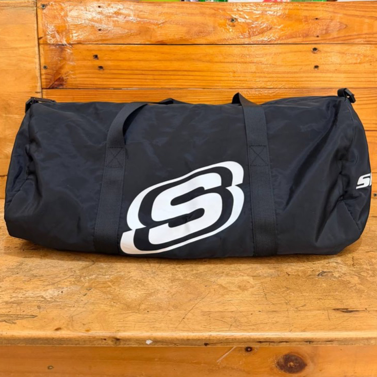 ใหม่ล่าสุด SKECHERS GYM BAG TRAVEL URBANITE TRAVEL BAG GYM BAG UNISEX ผู้ชายและผู้หญิงสีดําขนาดใหญ่ 