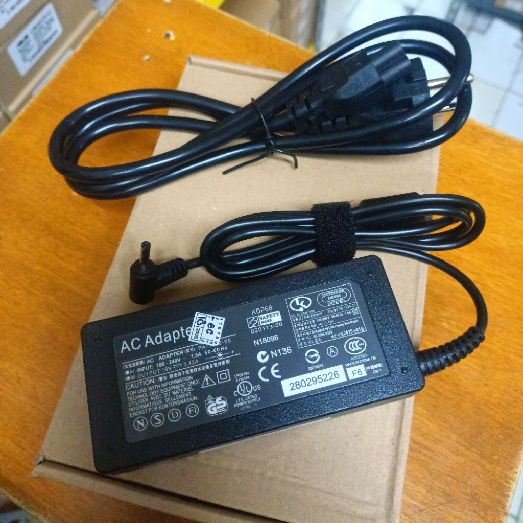 Fujitsu Stylistic R726 R727 V727 Q555 Q572 Q616 Q665 Q704 Q702 19V 3.42A 65W แล็ปท็อปอะแดปเตอร์ชาร์จ