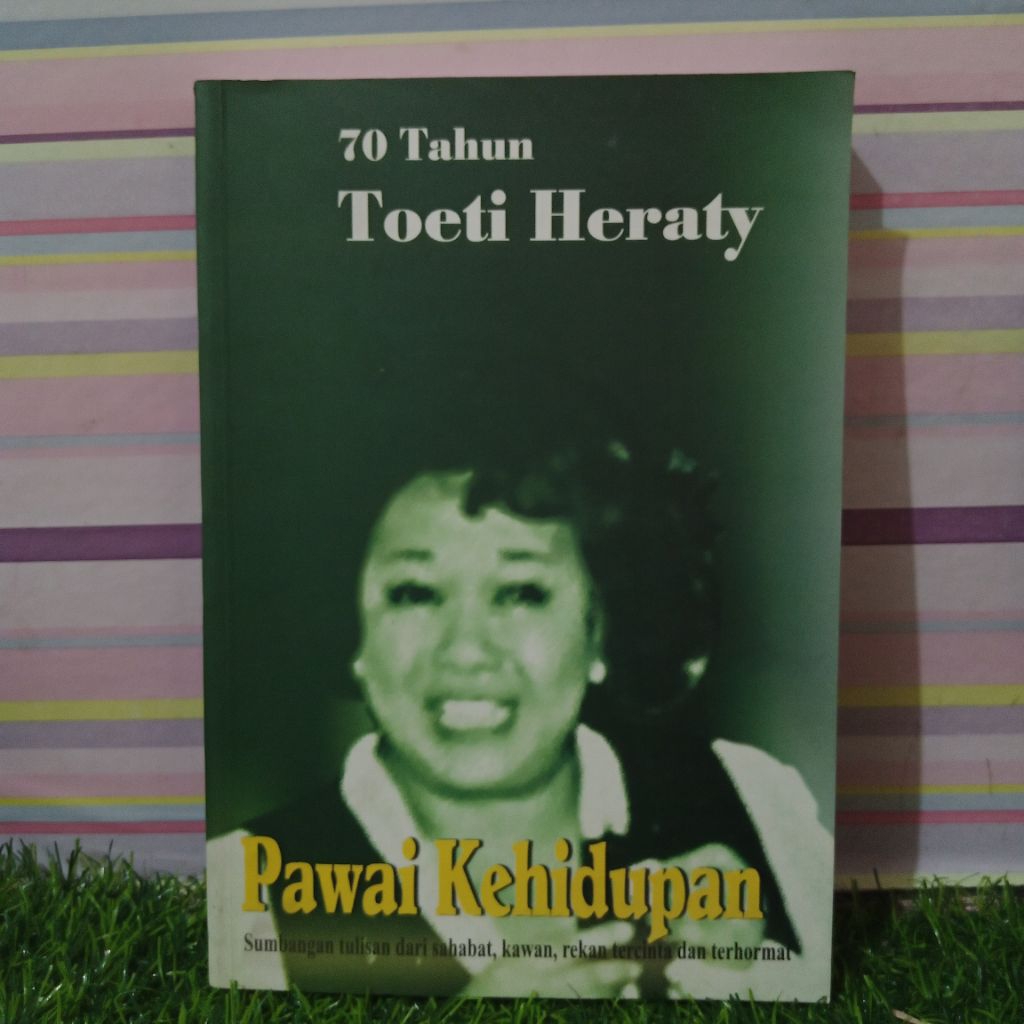 70 Years of Toeti Heraty Book - อินโดนีเซีย Softcover Life Parade