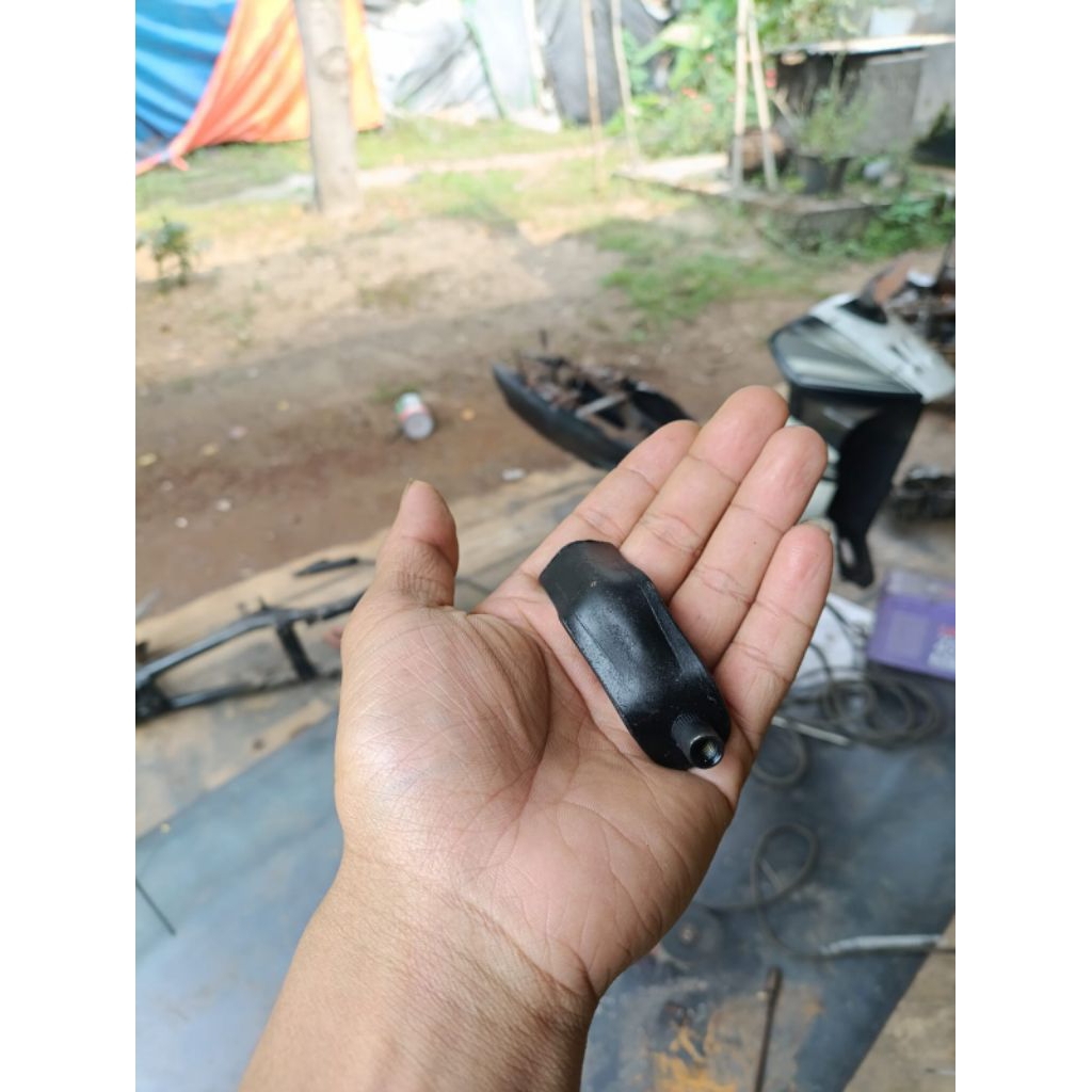 F1Z R OUTER WING MOUNTING BRACKET