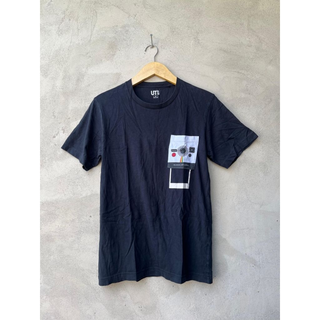 เสื้อยืด Uniqlo UT x Polaroid มือสอง M