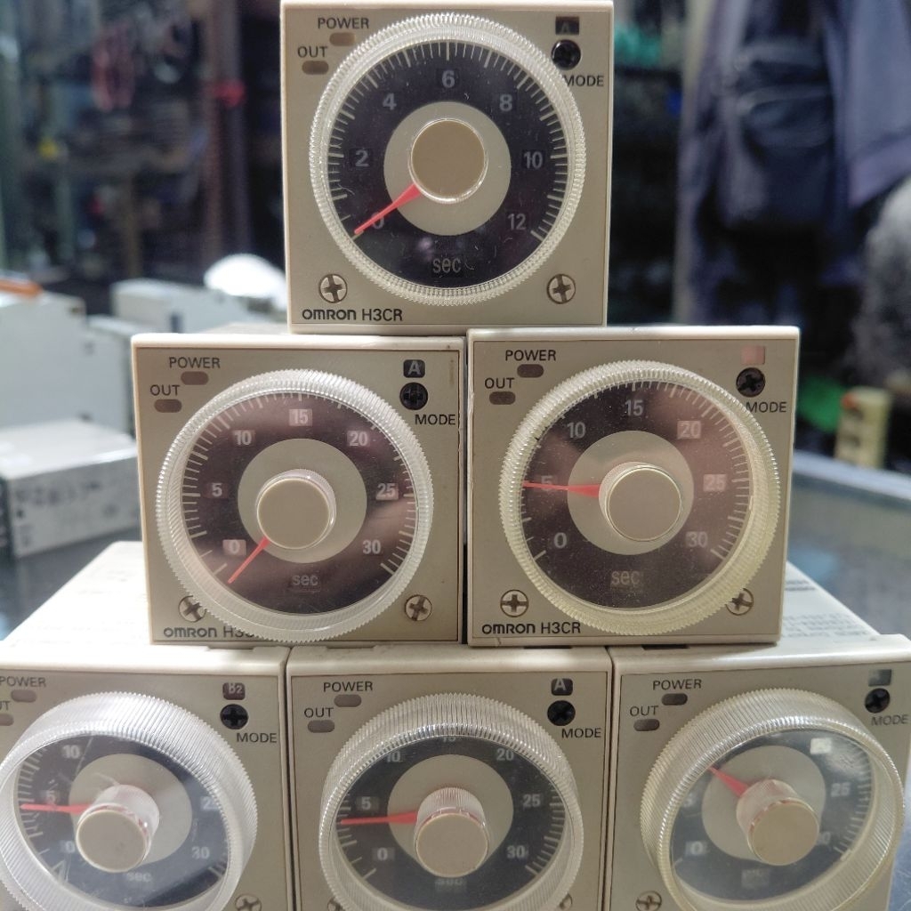 Omron H3CR-A8E 220VAC Timer/H3CR A8E Omron Timer