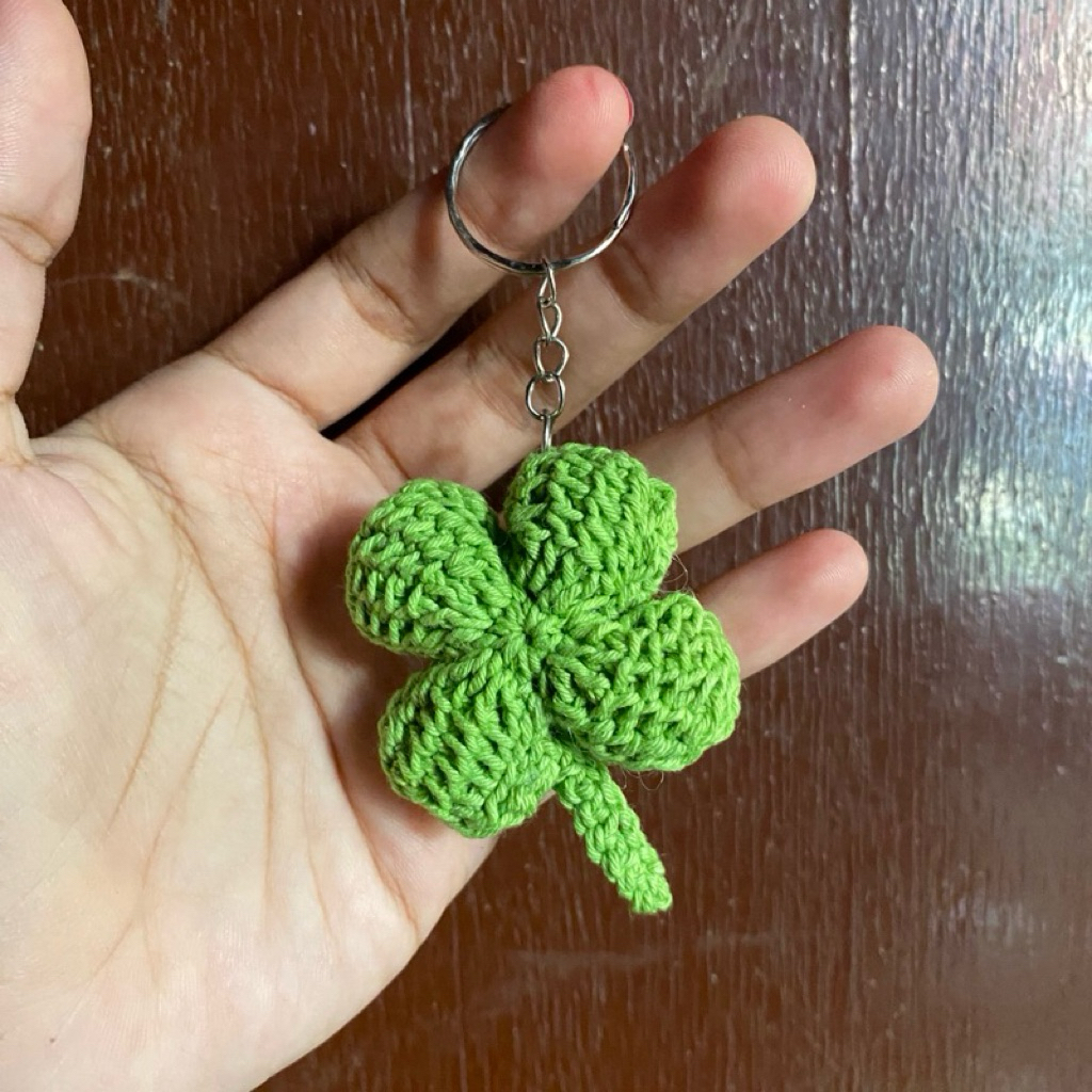GANTUNGAN CLOVER KEYCHAIN/BAG CHARM/KNITTED FLOWER