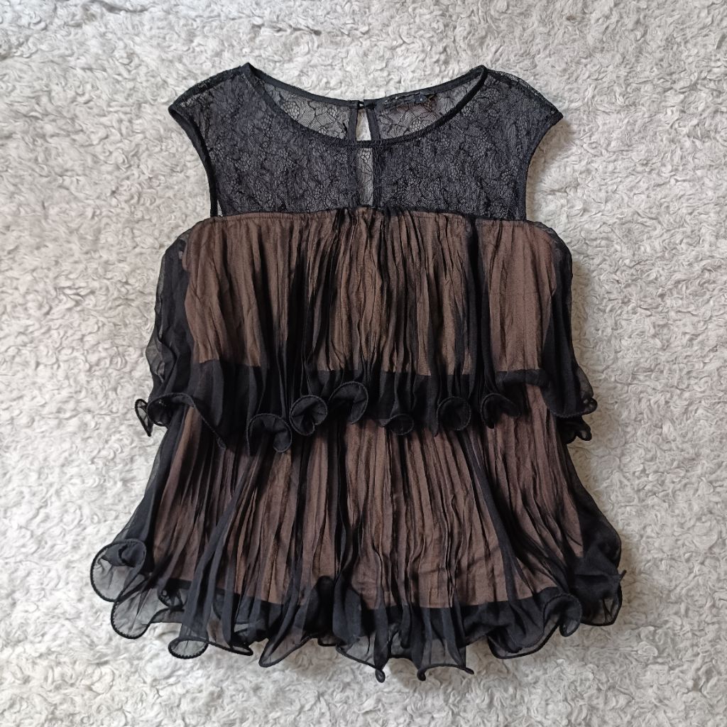 เสื้อครอปลูกไม้และชีฟอง – Grunge Coquette Dark Academia Vibe