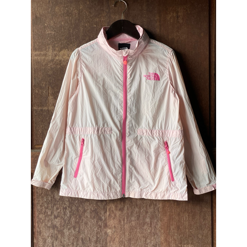 PRELOVED PL เสื้อแจ็คเก็ตร่มชูชีพวิ่งสีชมพูสําหรับวัยรุ่นแบรนด์ TNF ไซส์ 130