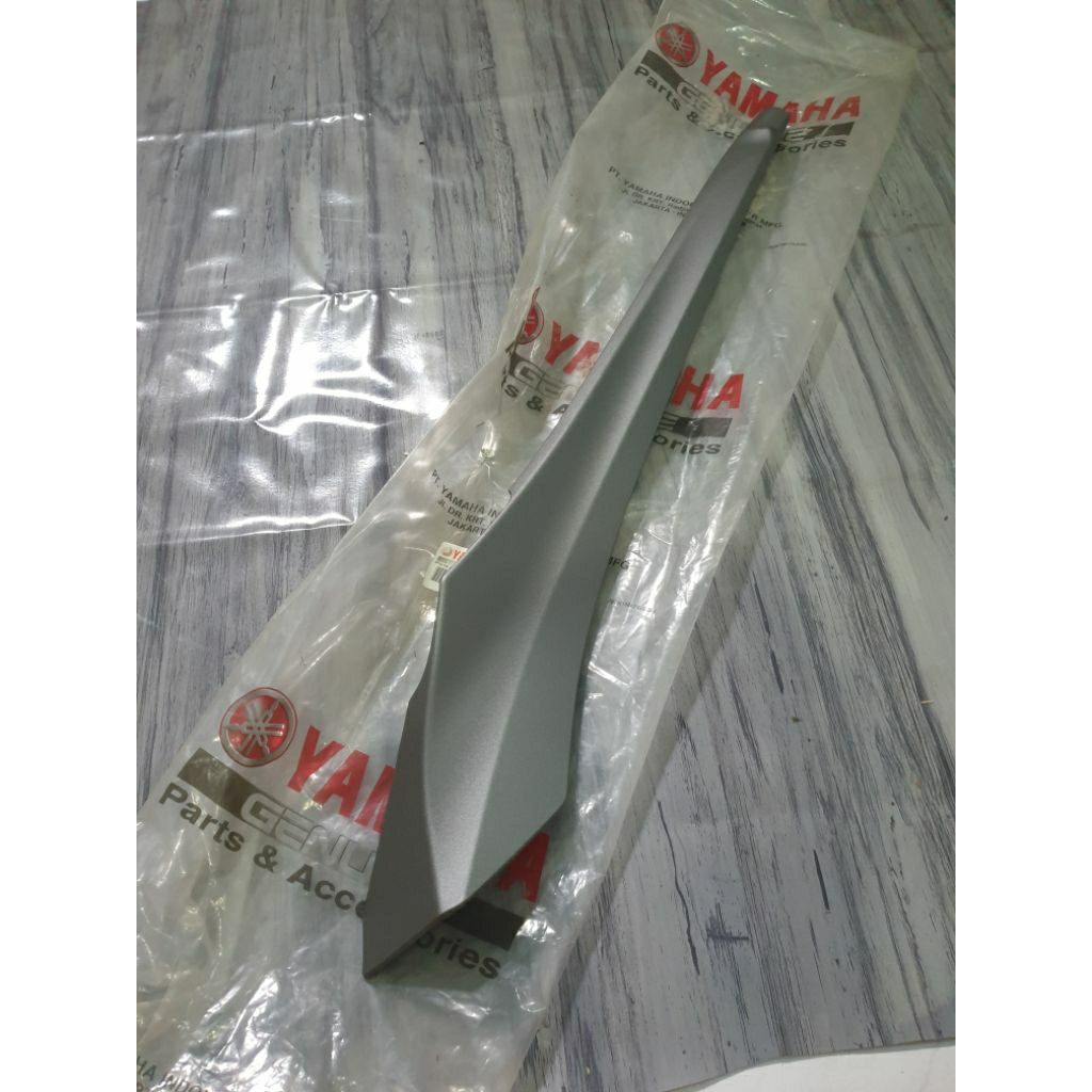 ครีบซ้าย Mole Xmax X Max สีเทาเข้ม Matte B74-F171L-00-P0