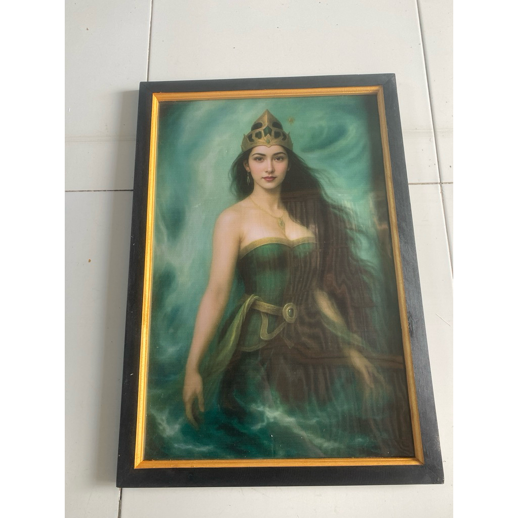 RATU ตกแต่งผนังพลัสเฟรม ขนาด 45ซม. x 65ซม. เพ้นท์พิมพ์ลาย My beach Queen