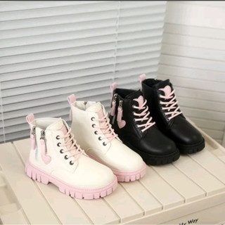 Sepatu Boots Love Tali Resleting 2 1  Import Anak Perempuan 3 4 5 6 7 8 9 10 Tahun/ Sepatu Boot Casual Pesta Cute Anak Cewek Resleting Fashion Korea Girl Kids/ Sepatu Sneakers Boots Black Pink Anak Cewe Impor Milky Modis/ Sepatu Princess Puteri OOTD Pesta