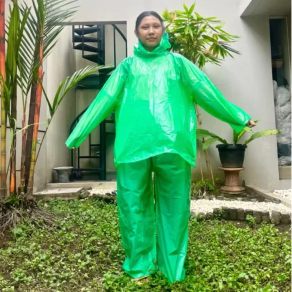 ชุดเสื้อผ้าและกางเกงพลาสติก | เสื้อกันฝน | ชุดเสื้อกันฝน