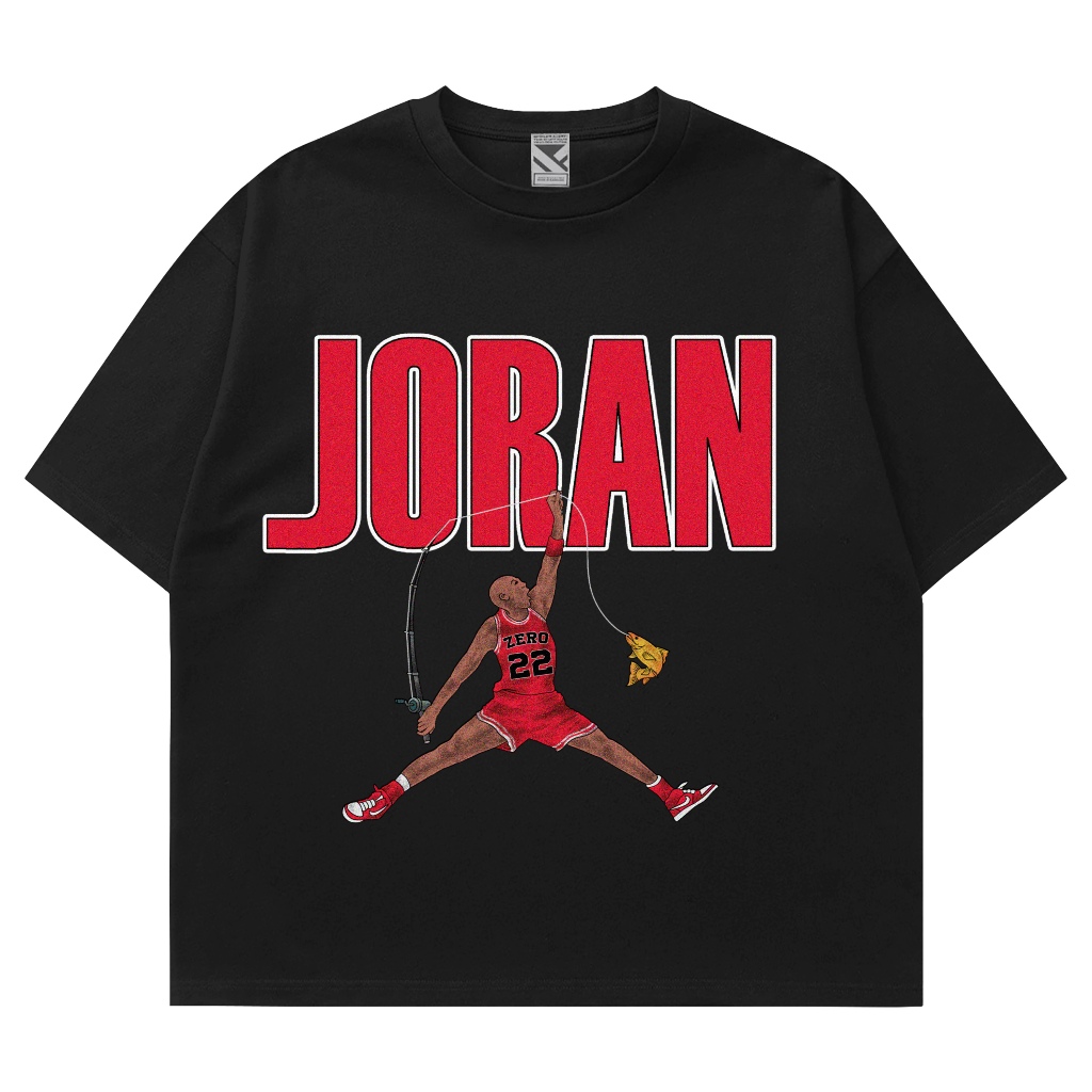 ZeroTwentyTwo ขนาดใหญ่ Jordans สีดํา | เสื้อยืดผู้ชายสีดํา สเคน่า พร้อมคันเบ็ดขนาดใหญ่