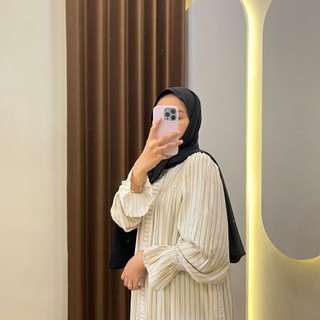 SELENA Dress Wanita Elegan dengan Desain Stripes dan Ruffle Detail untuk Tampilan Mewah dan Stylish