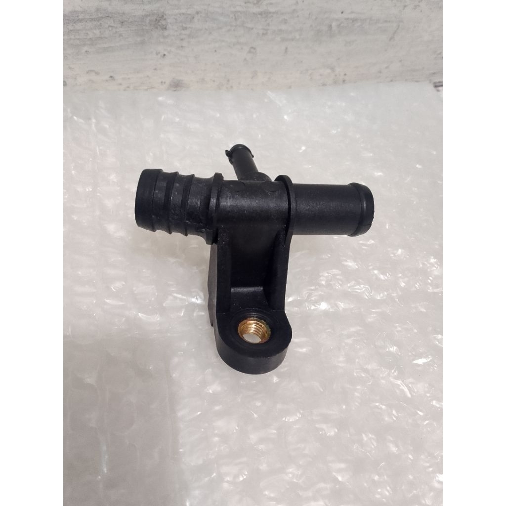 ต่อท่อหม้อน้ําพลาสติก BYPASS หรือน้ําระบายความร้อนท่อ BYPASS Toyota Innova ดั้งเดิม