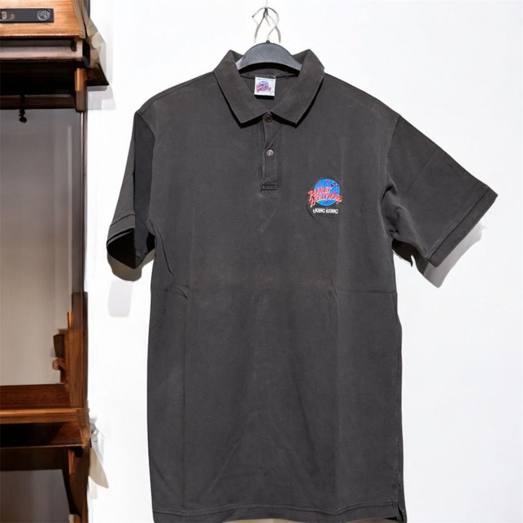 PLANET HOLLYWOOD เสื้อโปโลอย่างเป็นทางการของฮ่องกง | เสื้อยืด
