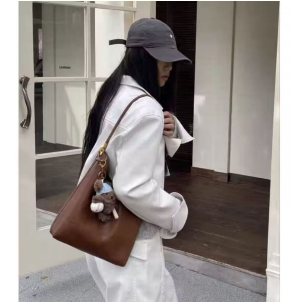 BUY ONE GET ONE (กระเป๋าพร้อมเด็กจาก RC ปลาโชว์ in77anym)