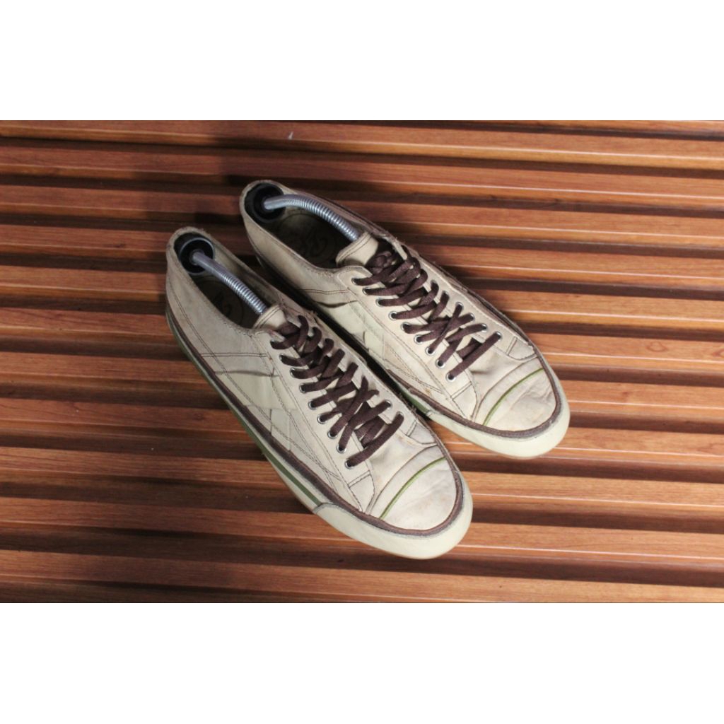 รองเท้าผ้าใบลําลองสุดเท่" PF Flyers" พื้นรองเท้ารวมหนังส่วนบนของรองเท้าผ้าใบที่ทนทาน ขนาด 45 พื้นรอง