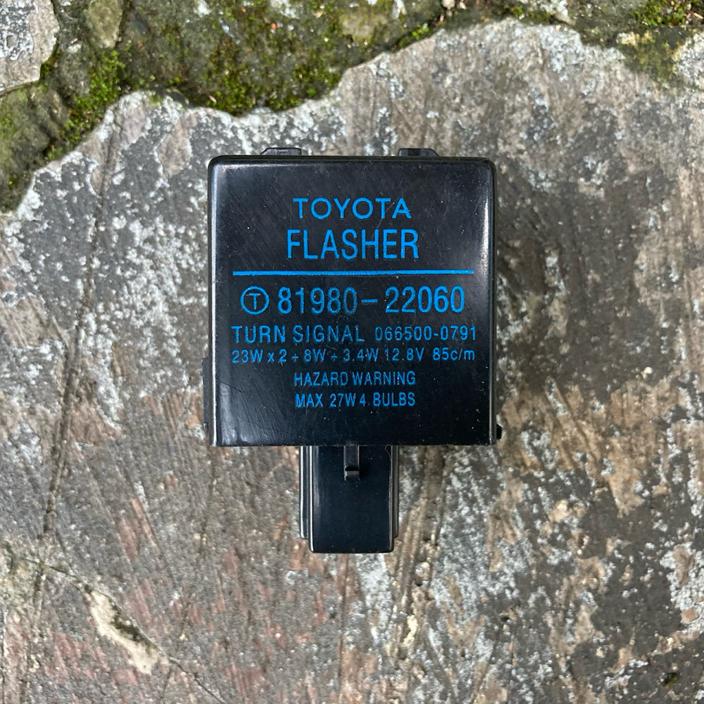 Flasher Assy ไฟเลี้ยว Sen Sein 12V 3 ขา Toyota Land Cruiser Baldera Hardtop BJ60 BJ70 BJ73 BJ74 BJ75