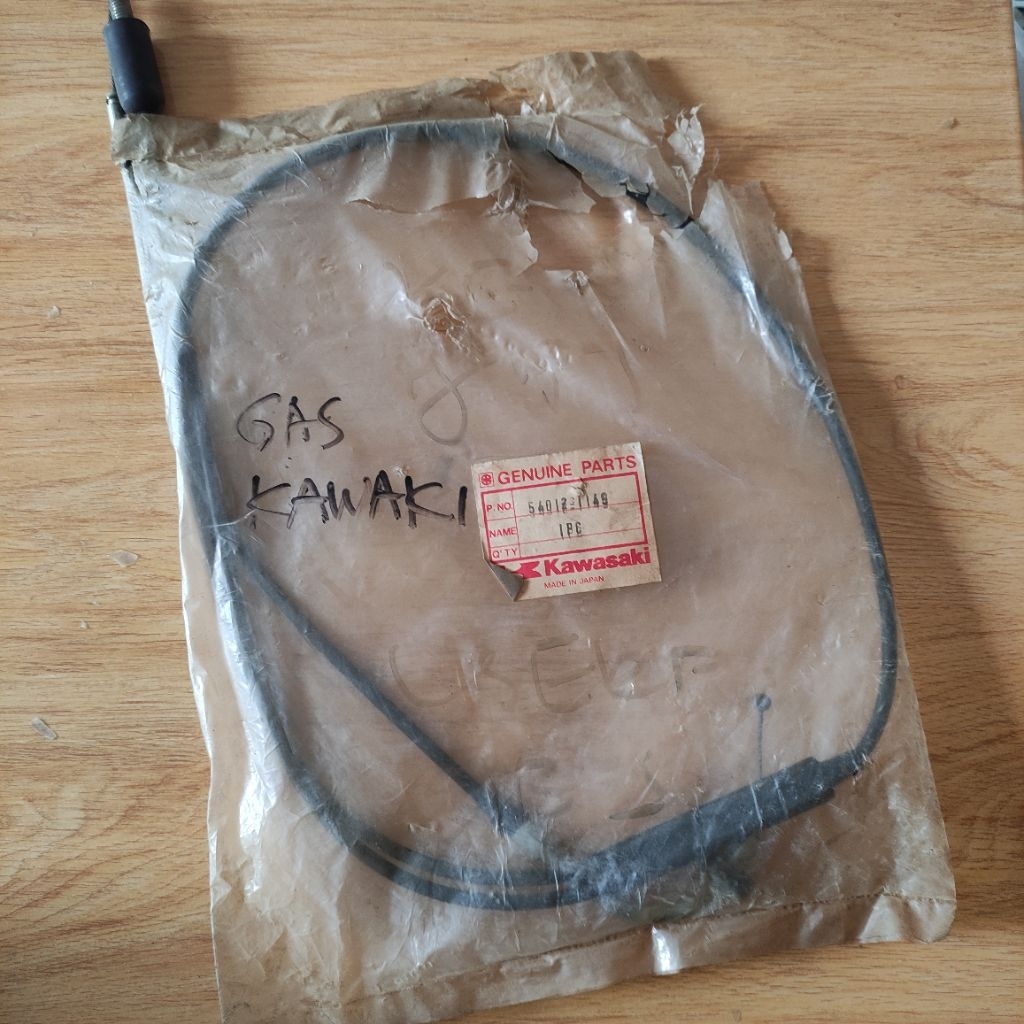 สายแก๊ส Kawasaki KE125 KE 125 ของแท้จากญี่ปุ่น NOS 54012-1149