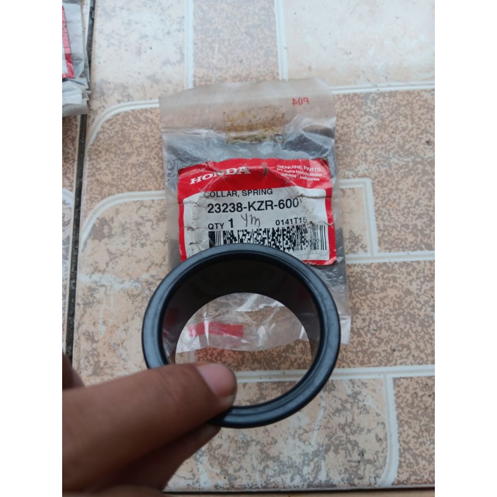 23238-KZR-600 สปริงคอ (ตัวนอก CVT Spring holder) Honda Vario Honda PCX Honda BeAT Honda Scoopy Honda