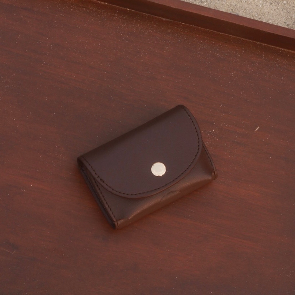 Preloved AVERY ที่ใส่บัตรกระเป๋าสตางค์ขนาดกะทัดรัดโดย asthe official