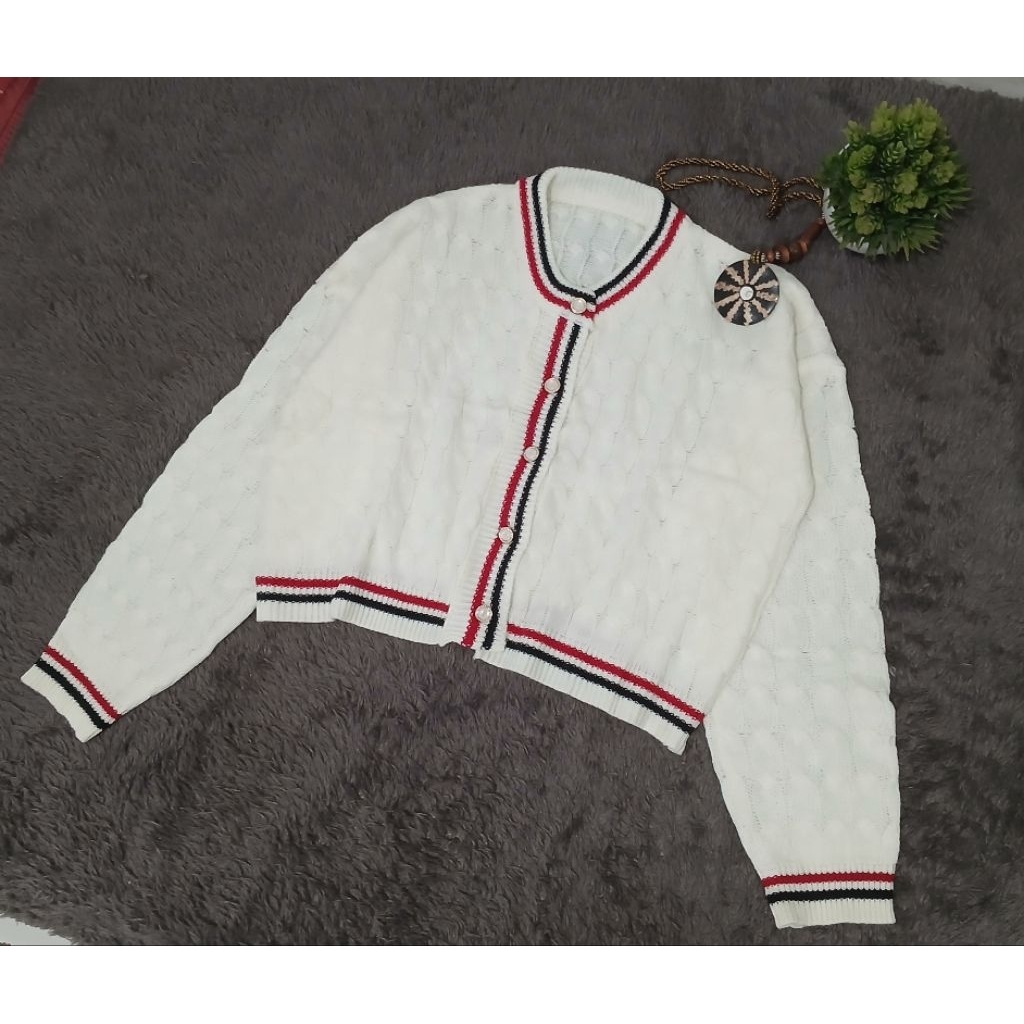Naomi Blouse เสื้อถักผู้หญิงสวมด้านบน
