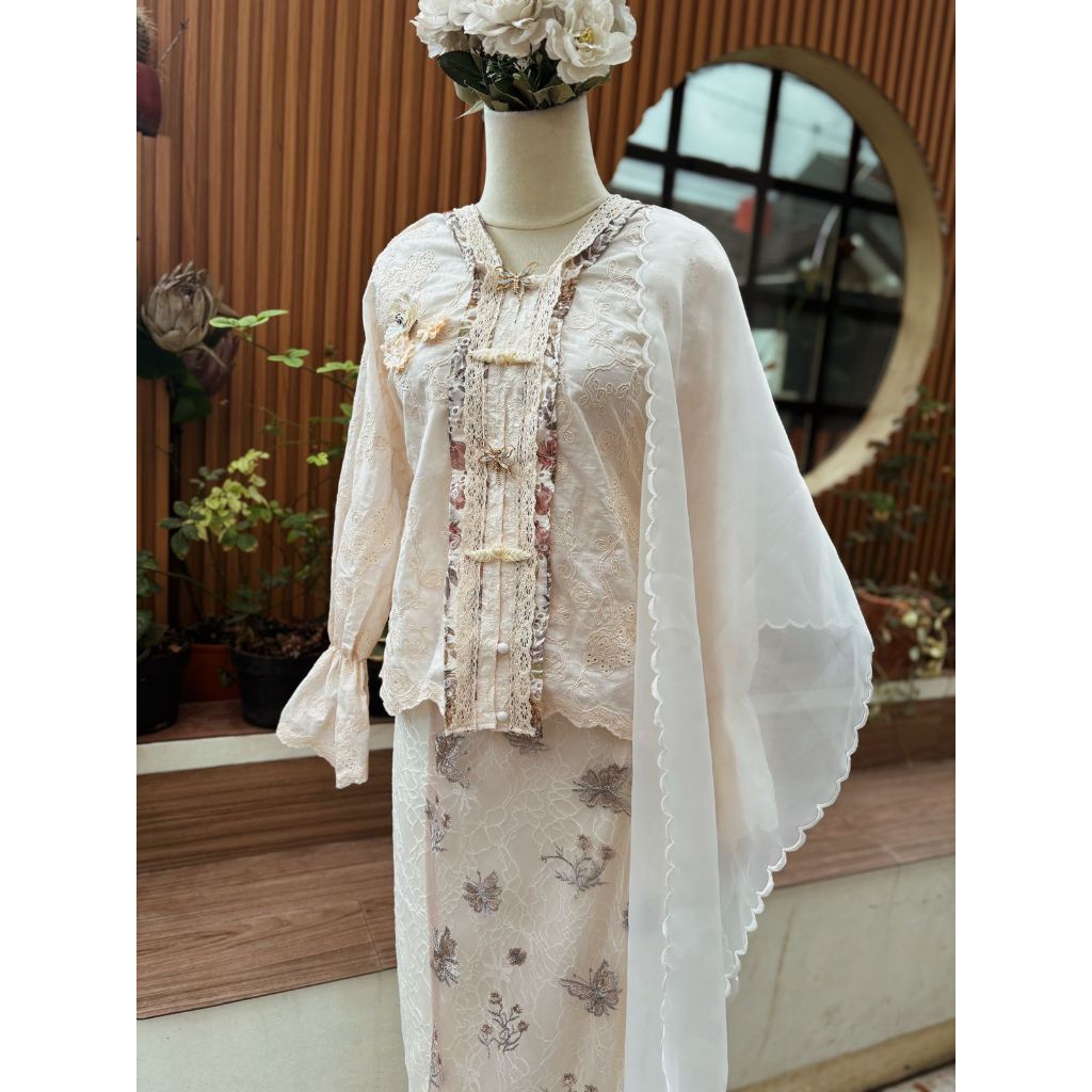 Beachylooks Aina Top คําเชิญรับปริญญาด้านบน