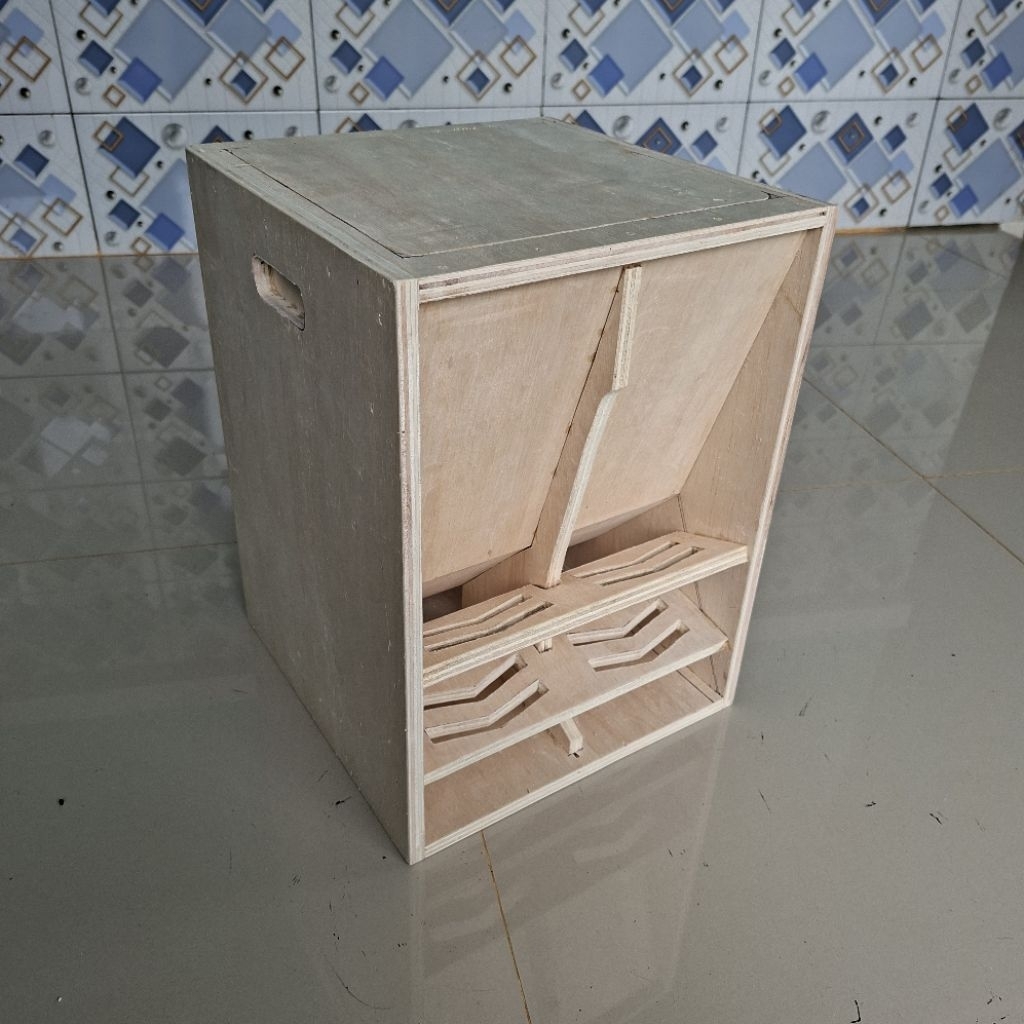 F1 10 INC กล่องลําโพง 12 MM PLYWOOD
