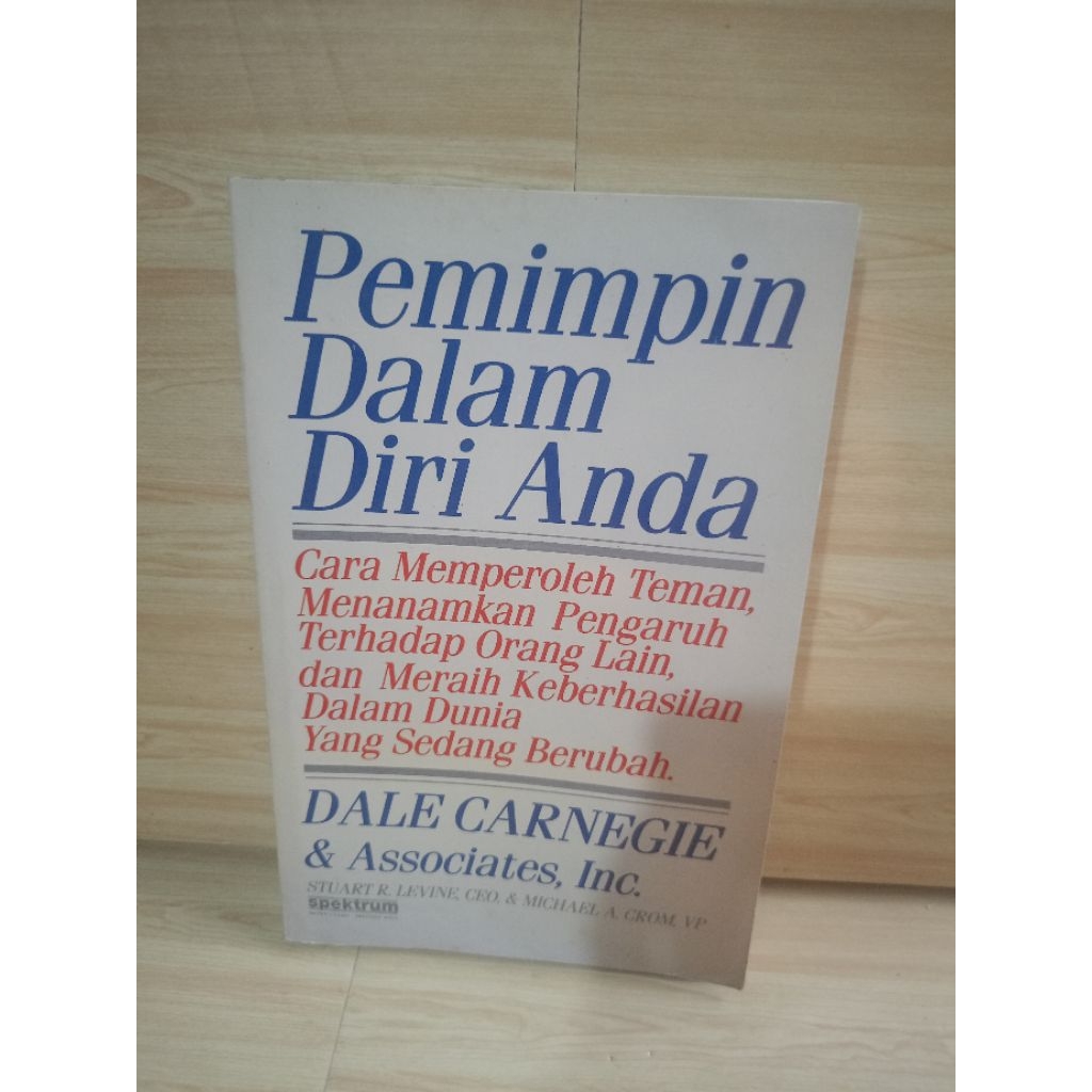 LEADERS ในตัวเองโดย Dale Carnegie