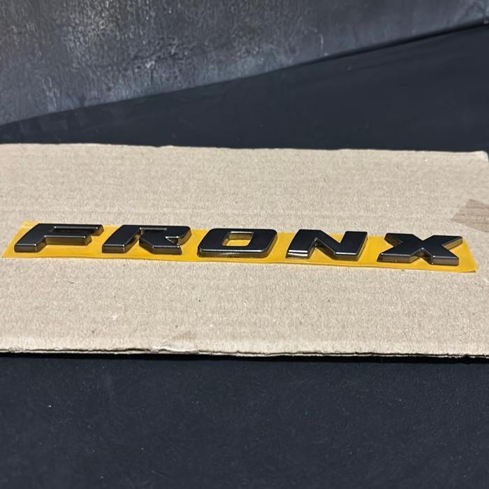 สัญลักษณ์ท้ายรถ Suzuki Fronx Black Chrome