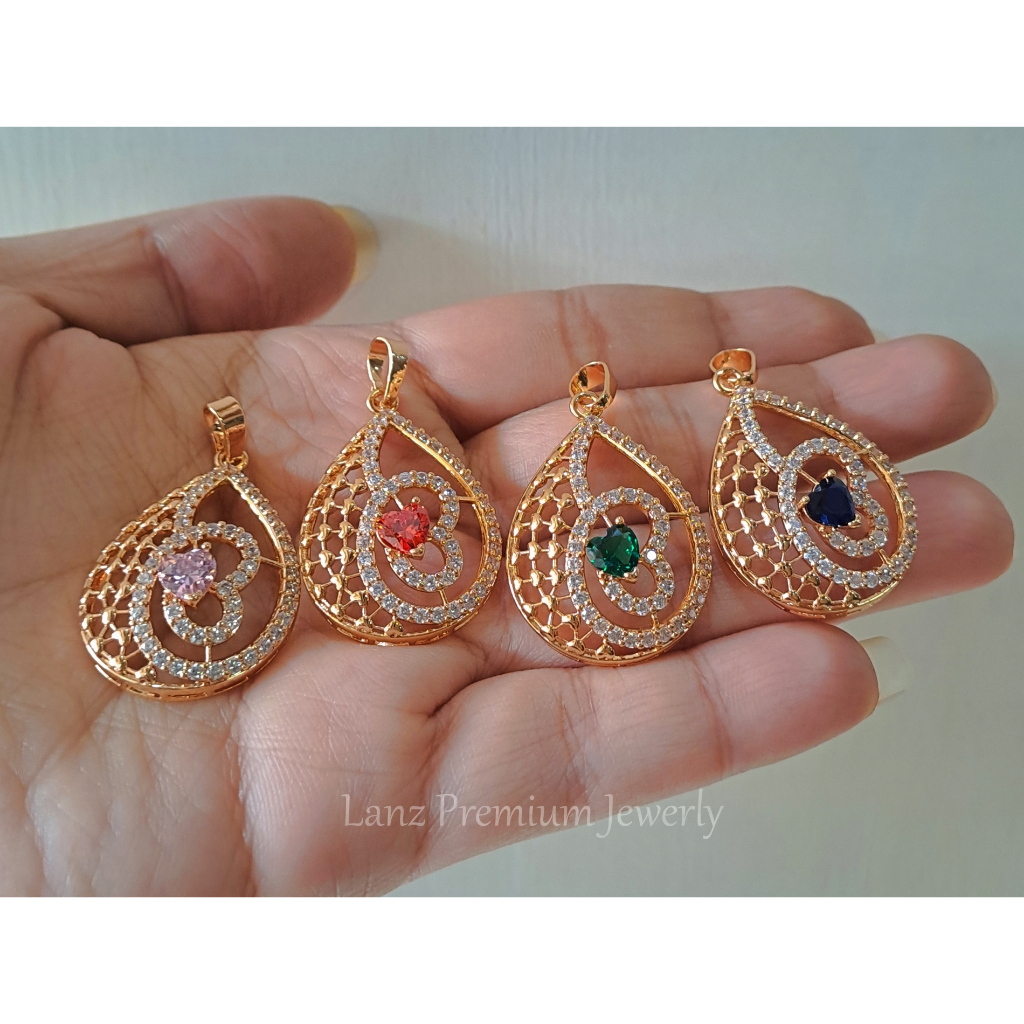 Rasya จี้หินไทเทเนียมคริสตัลพรีเมี่ยม 22K Gold