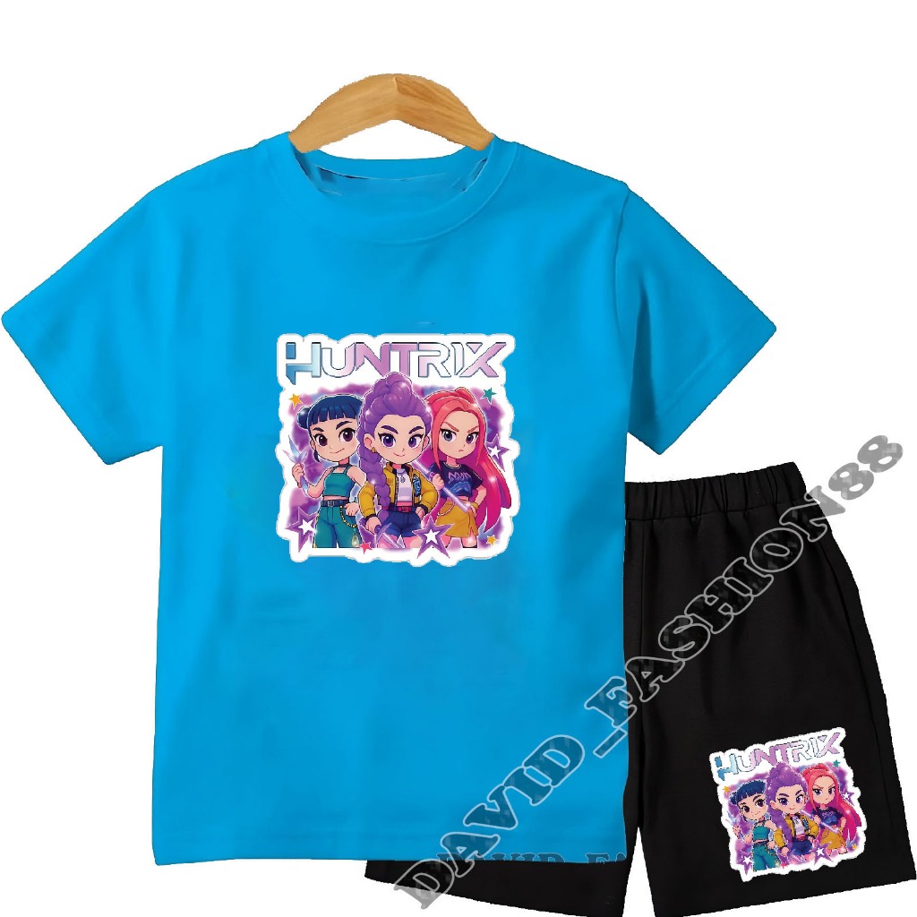 ชุดหนึ่งเด็ก UNISEX K-POP DEMON HUNTRIX MOTIF แขนสั้น O ชุดคอสําหรับ CHILDREN AGED 2-13 ปี
