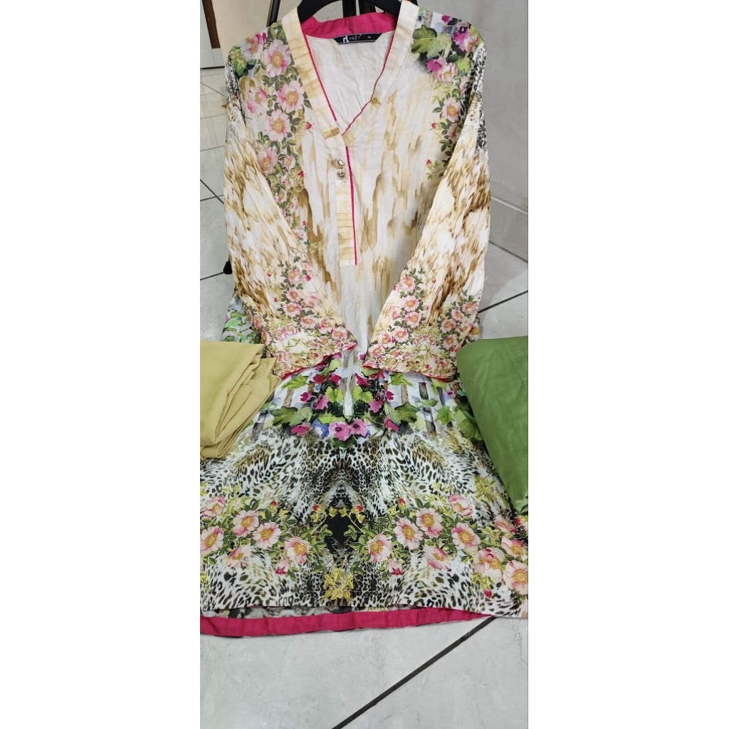 Pakistani courier PL