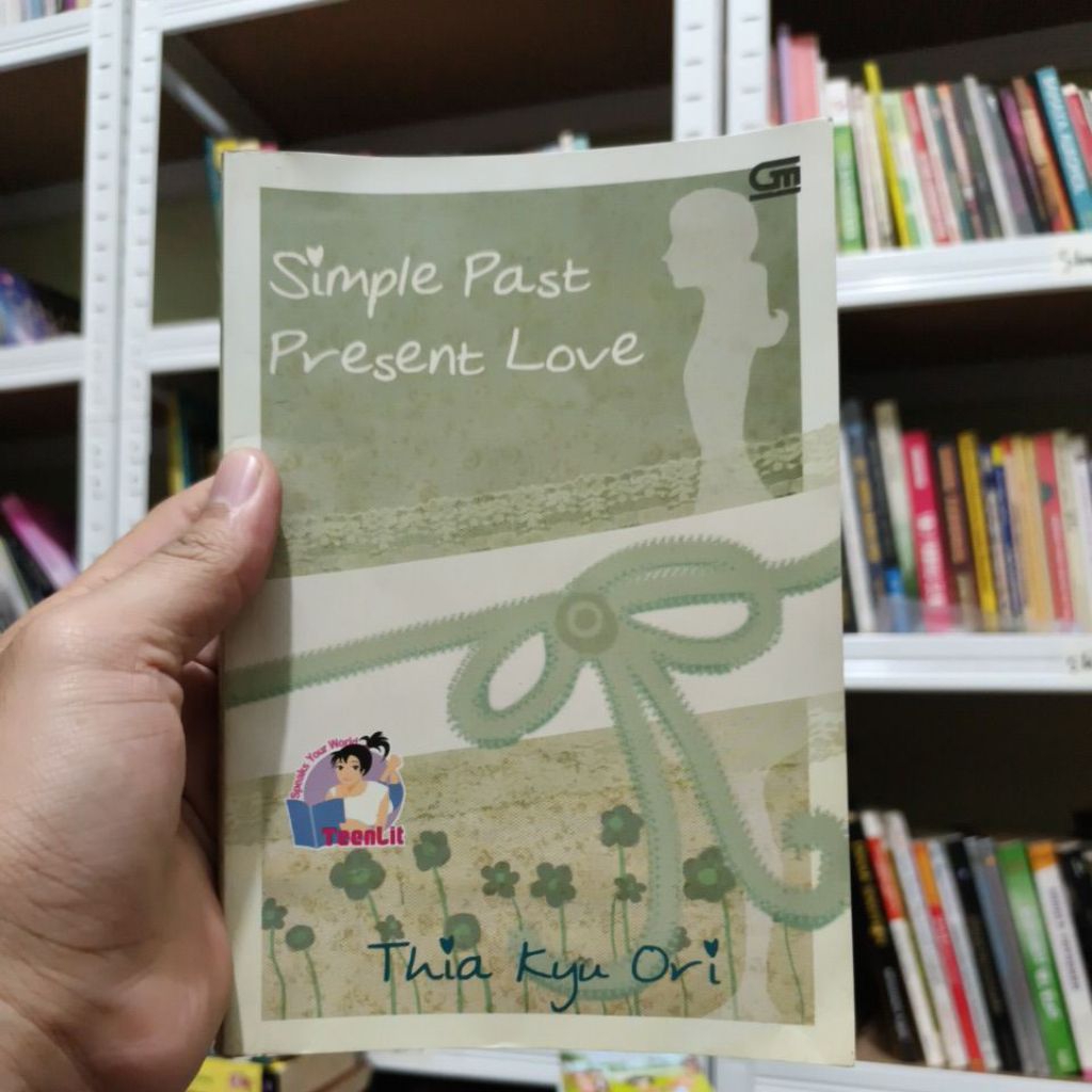 Teenlit Simple Past Present Love Story Book || Thia Kyu Ori