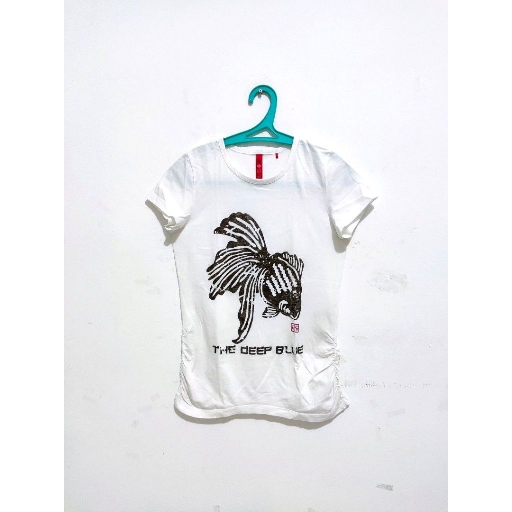 เสื้อยืดผู้หญิงสีขาวภาพปลาทอง Esprit ไซส์ S ใหญ่/M