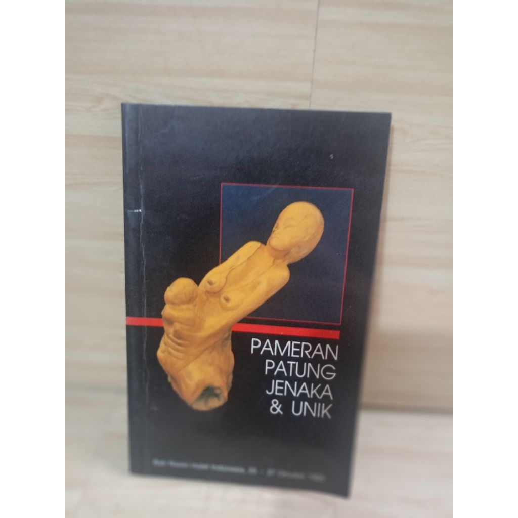 HAMMER & UNIQUE STATUES