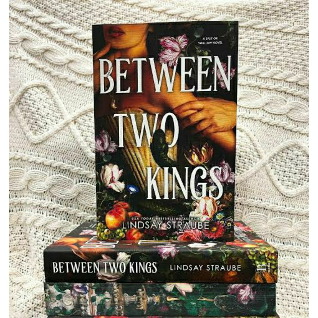 BETWEEN TWO KINGS DELUXE EDITION ถูก จํากัด PAPERBACK FEB 26