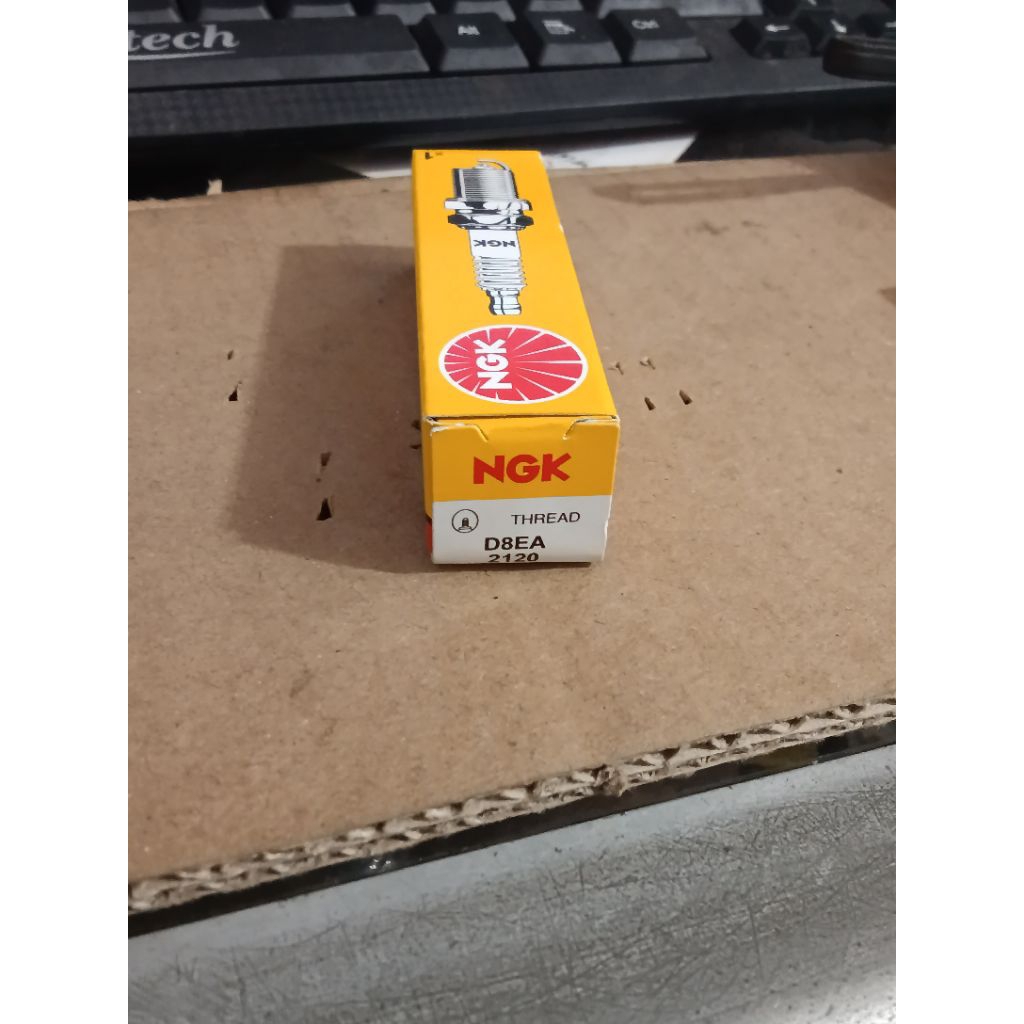 หัวเทียน NGK D8EA ดั้งเดิม