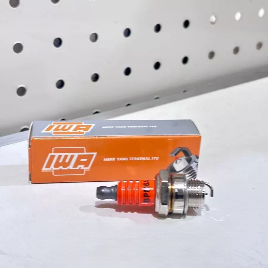 IWA หัวเทียน bpm6a หัวเทียน NGK bpm6a เครื่องตัดหญ้า 328 และไม้ 2-STROK