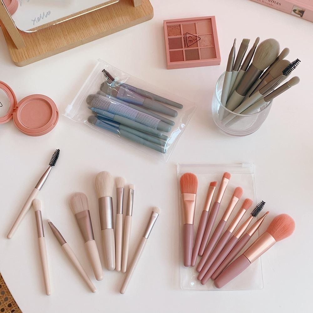 (RSY) 8 IN 1 MAKEUP BRUSH SET / 8 IN 1 MAKEUP BRUSH / MAKEUP TOOLS / 8 IN 1 MAKEUP BRUSH SET
