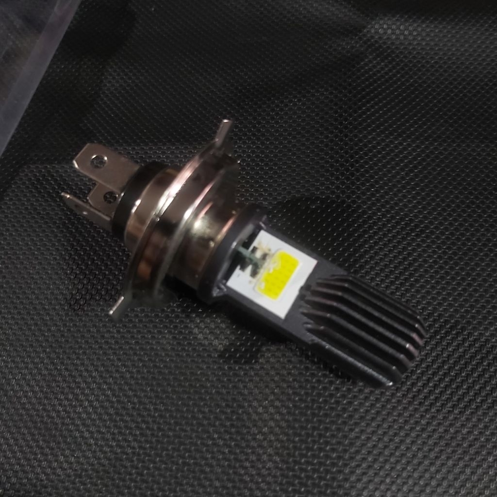 ขายส่ง ไฟหน้า LED h4 พร้อมไฟสีขาว 3 ดวง 12v acdc รถมอเตอร์ไซด์ รถยนต์