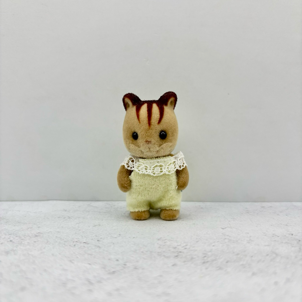(ใหม่) Sylvanian Families Baby Squirrel Yellow Basic Costume